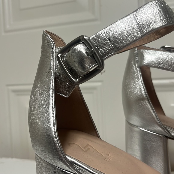 New Silver metallic 27 edit chunk heel open toe - Picture 3 of 8